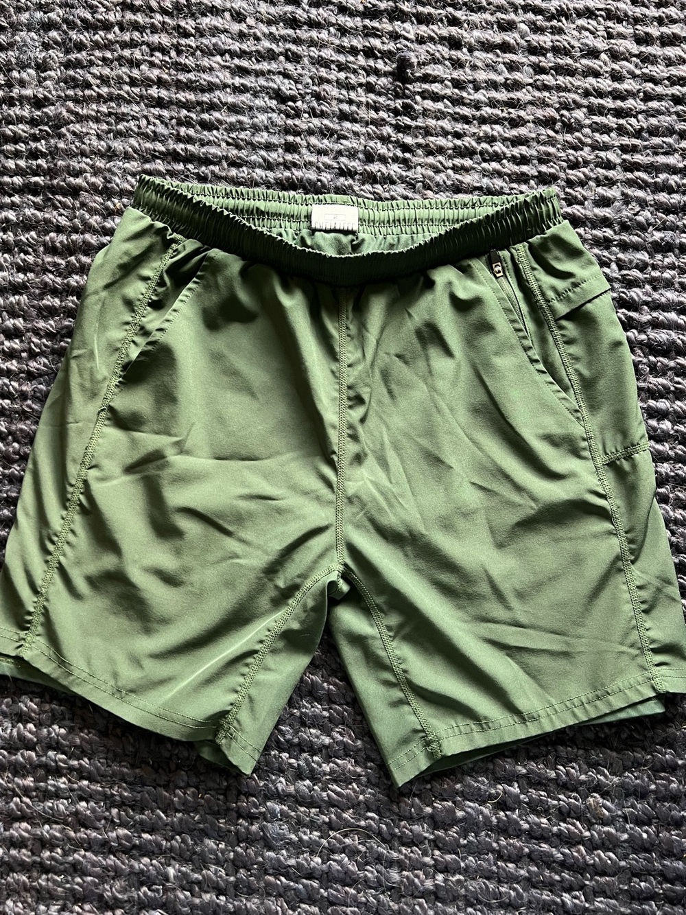 Caliville Men’s Olive Green Athletic Shorts Size Small with liner.
